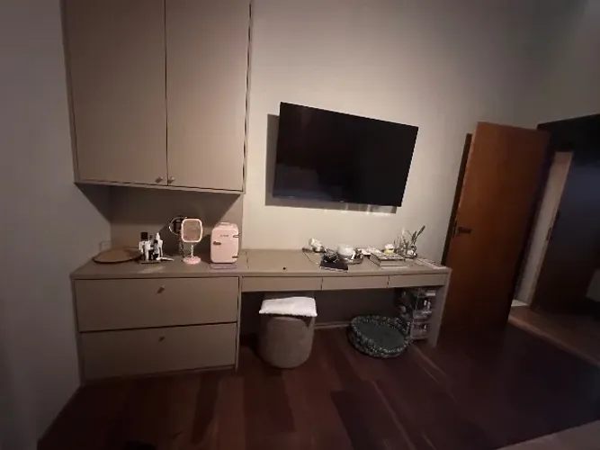Bancada para quarto, ou studio. Maquiagem e escritório