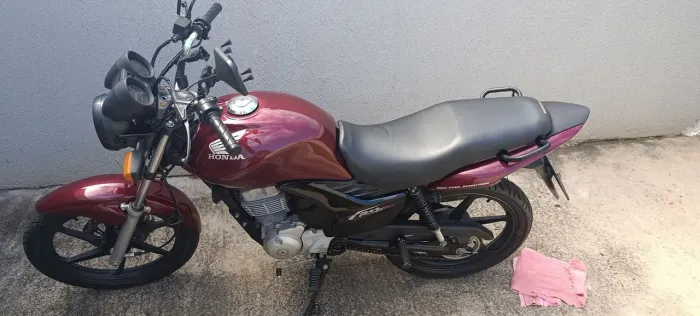 Vendo , FAN CG 150 modelo Esdi moto toda revisada os dois pneus novos em dias .