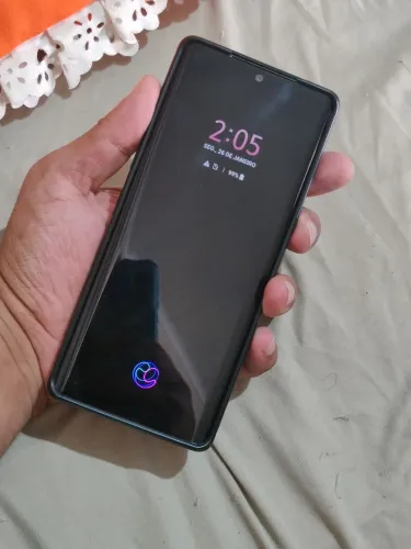 LG Velvet muito novo