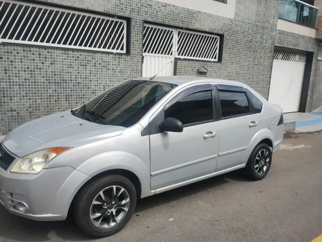 Ford Fiesta Sedan 1.0 8V Flex 4P 2009