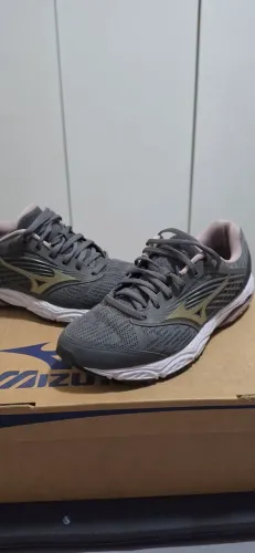 Tênis Mizuno novo tam 38