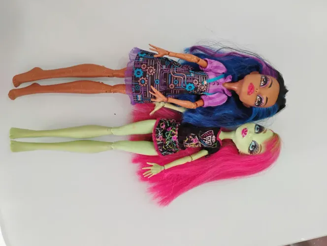 Bonecas Monsters righ vendo as duas 
