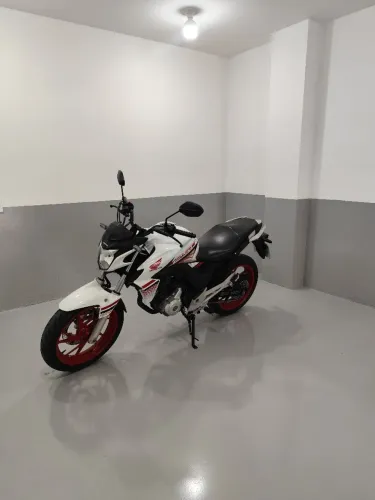 Moto toda revisada pronta pra transferência extremamente conservada