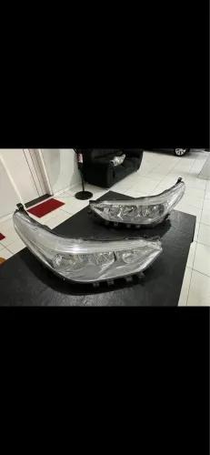 Farol Yares Sedan