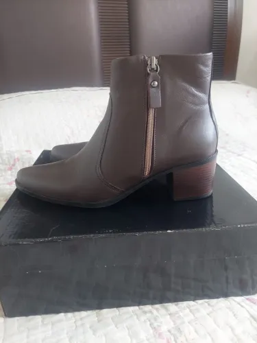 Bota feminina de couro