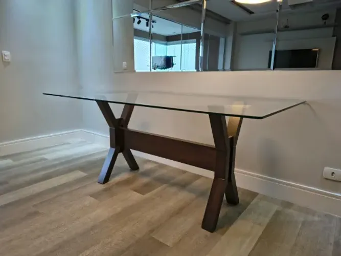 Vendo mesa de jantar com 6 lugares