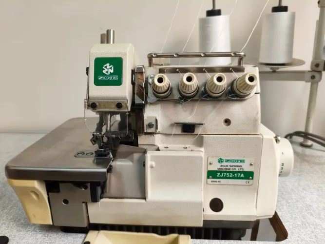 Máquina de overloque 4 fios industrial