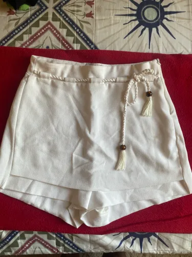 Shorts saia tamanho M usado