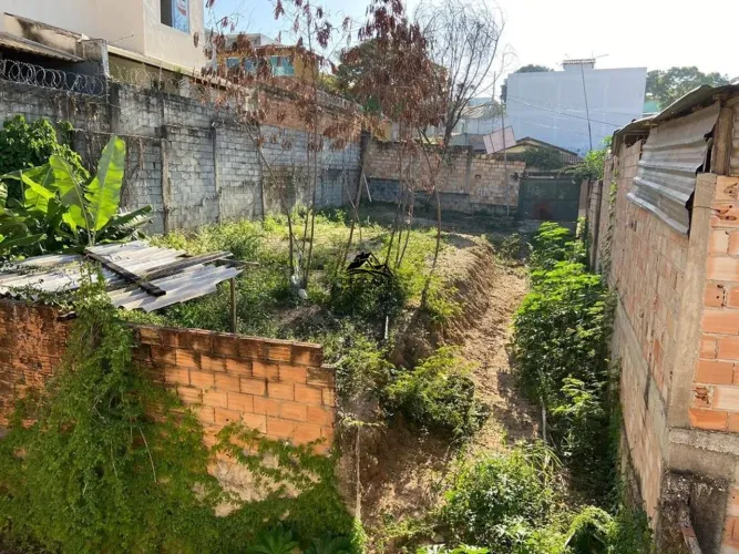 Excelente oportunidade para quem deseja investir ou construir a casa dos sonhos em um dos