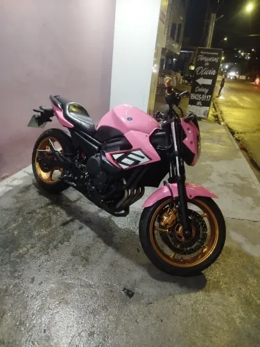 Veículo Yamaha XJ6 600