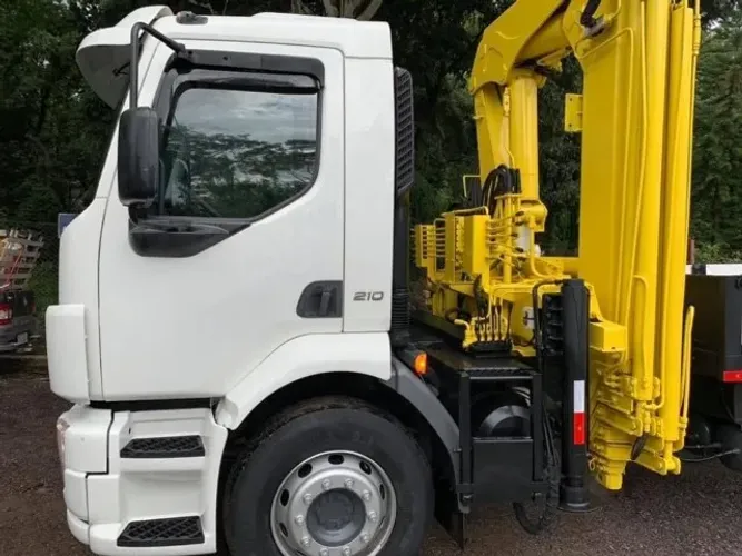 Volvo Vm 210 2010 munck 28 ton unico dono