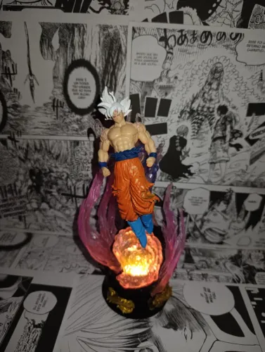 OPORTUNIDADE | Figure Goku Instinto Superior Base LED Colecionavel Premium