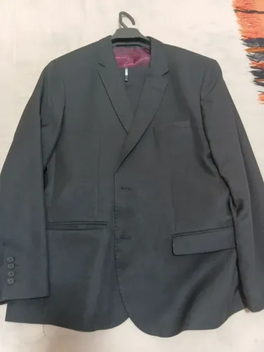 Vendo terno completo ( calça/ paletó/ gravata) da marca .M 