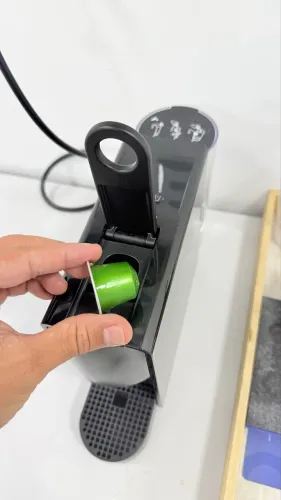 Cafeteira Nespresso mini preta 220v