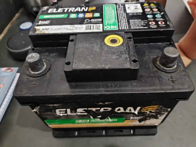 Bateria para carro eletran poucas vezes usada.