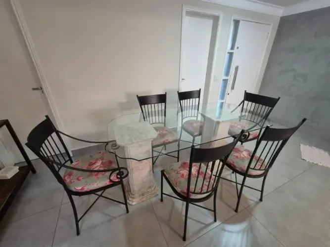 Mesa de Jantar Completa: mármore e tampo de vidro