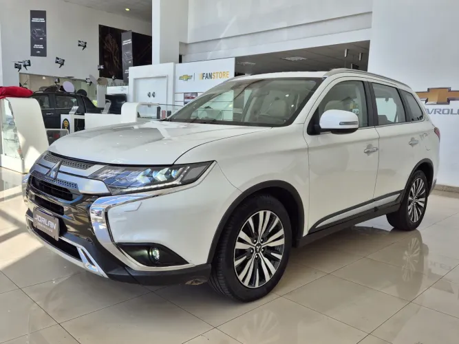 Mitsubishi Outlander HPE-S 2.2 Diesel 4X4 Aut. 2022