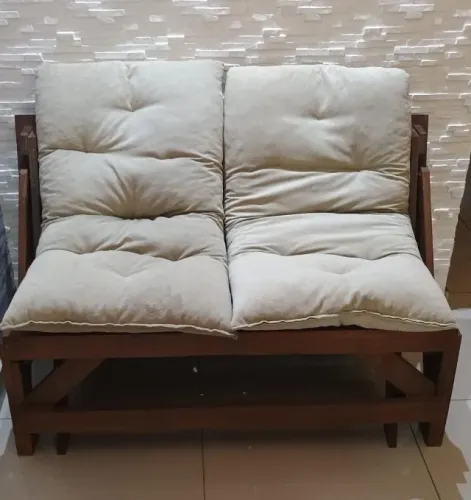 Banco que vira mesa com almofadas novo