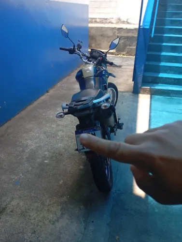 Moto zerada com 7 parcelas pra assumir troco por carro