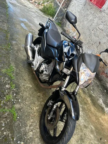Cb 300r semi nova em dias só pega e anda