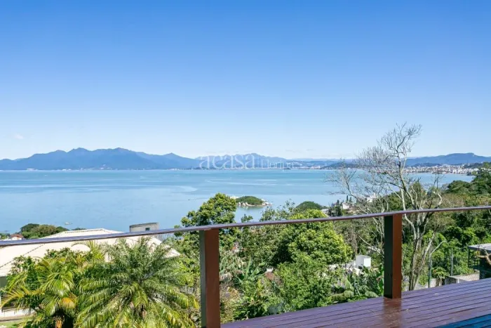 Casa com duas suítes e vista deslumbrante no Centro de Florianópolis