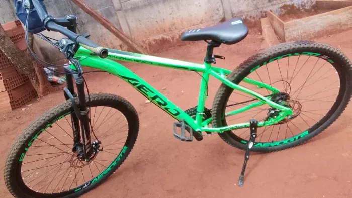 Vendo bicicleta semi nova sem defeitos