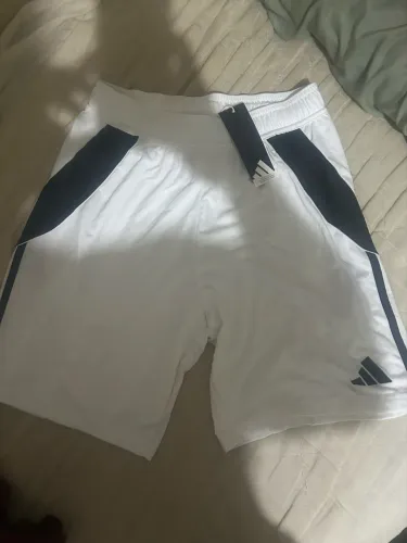Short esportivo adidas, Novo. Na etiqueta