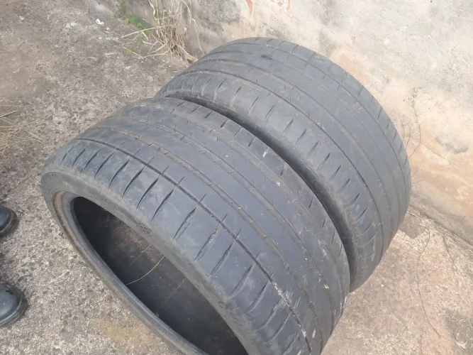 Par de pneus Michelin 250 cada