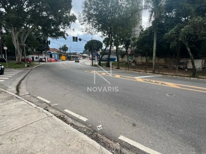 TERRENO DE ESQUINA À VENDA - AV. GUARAPIRANGA