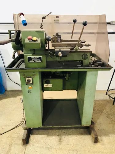 Torno semi-automático