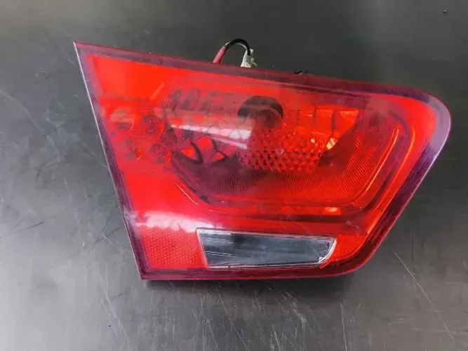 Lanterna Traseira Esquerda Tampa Kia Cerato-2009 2010 11 12