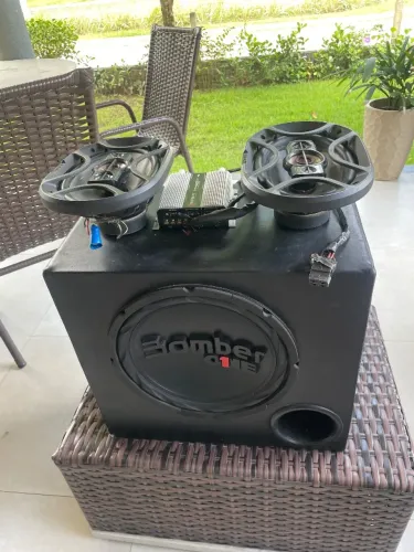 Kit de Som automotivo (Bomber One + Amplificador + 2 alto falantes)