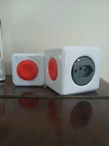 PowerCube com controle remoto funcionando