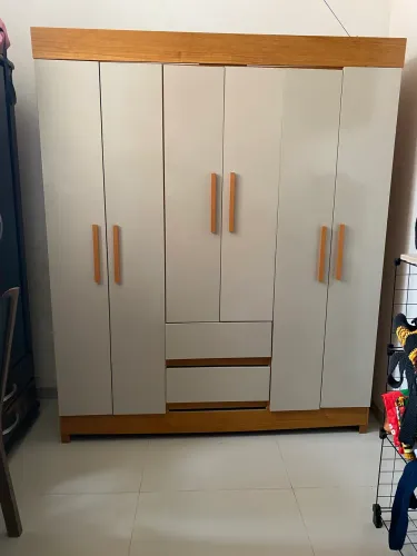 Vende-se guarda roupa 6 portas