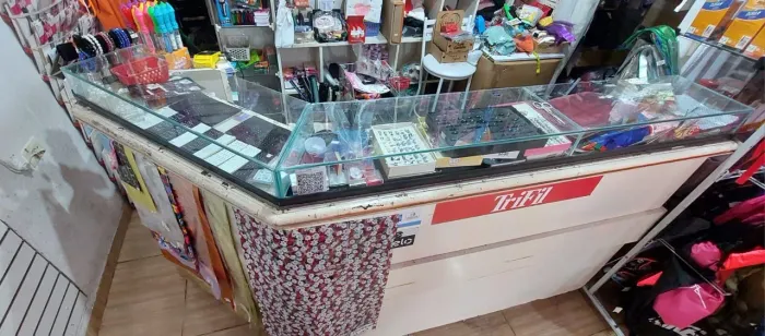 Balcão de Madeira para Loja ou Bar $ 250,oo