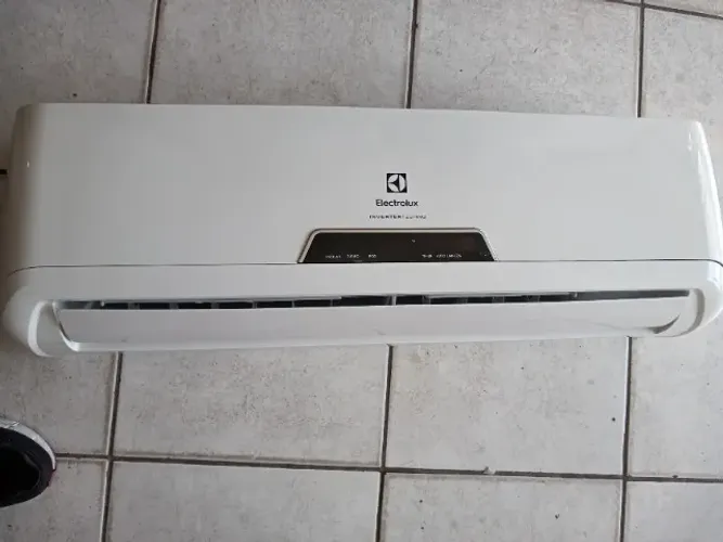 Evaporadora Split Hi-Wall Inverter Electrolux 9.000Btu/h Só Frio R410A 220V mod. Ev. QI09F