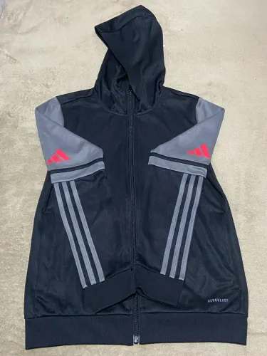 Agasalho adidas infantil + camiseta nova
