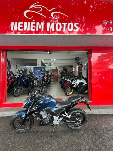 CB 300F - 2025 - 1.700km - 27.500,00$