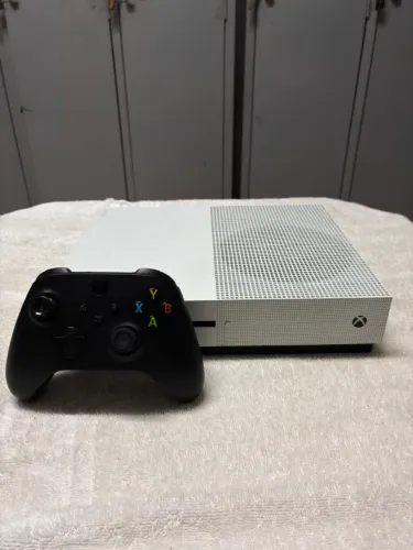 Xbox One S - 1TB SOMENTE VENDA