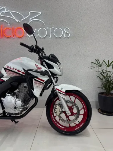 CB 250 TWISTER, ANO 2022!! FINANCIAMENTO EM ATÉ 48X