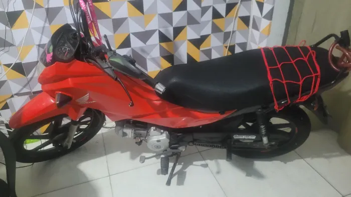 Honda pop em perfeito estado , nada pra fazer quitada, emplacada tudo em dia , sem multa