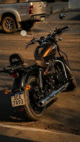 ROYAL ENFIELD - METEOR 350 SUPERNOVA (TODOS OS ACESSÓRIOS + BAU GIVI)