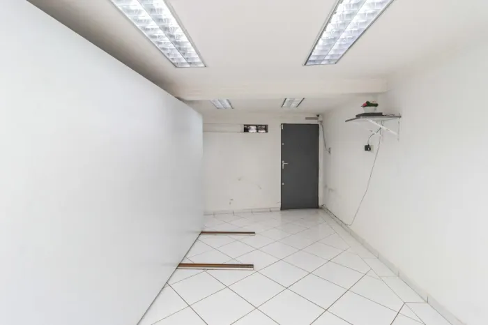 Sala comercial na Avenida da Barreira Grande, N. 1343  22 m²