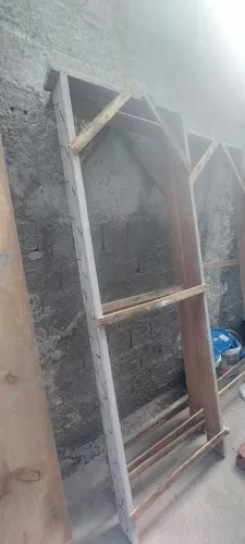 Foras de porta em madeira