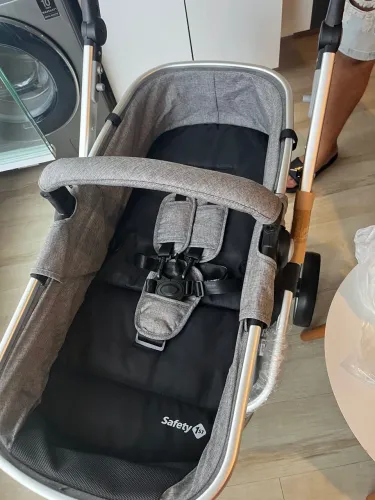Carrinho de bebê Safety e bebê conforto (Semi novo)