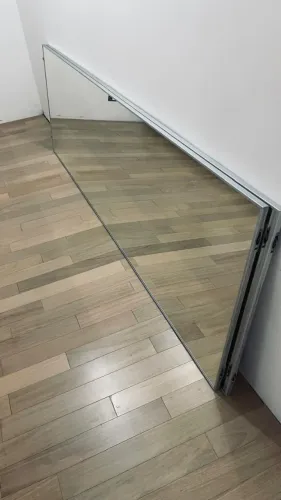 Portas de espelho em perfil de alumínio 2,50m x 0,80m