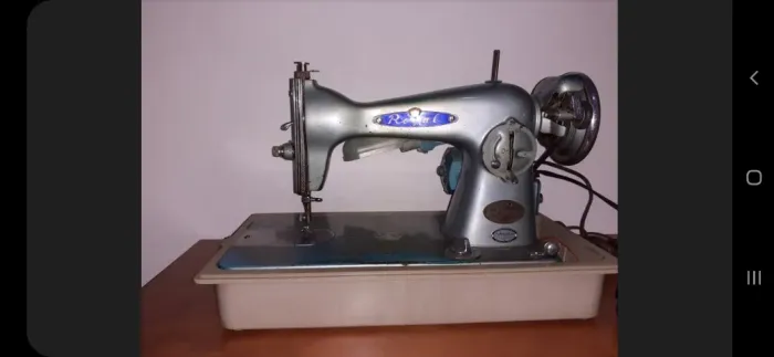 Máquina de costura Royal