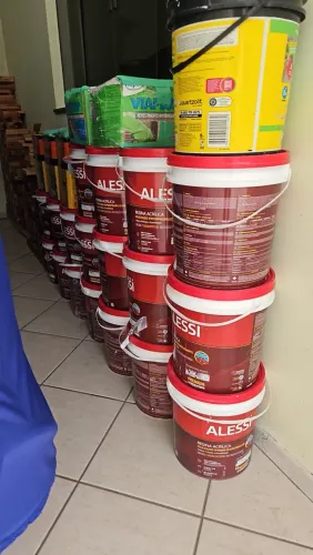 22 unidades de Resina Acrílica para construção