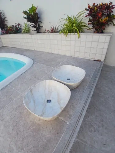 Vendo 2 cubas de cerâmica 