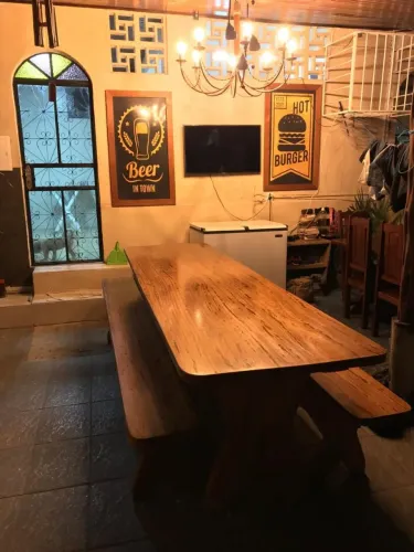 MESA DE MADEIRA BRUTA